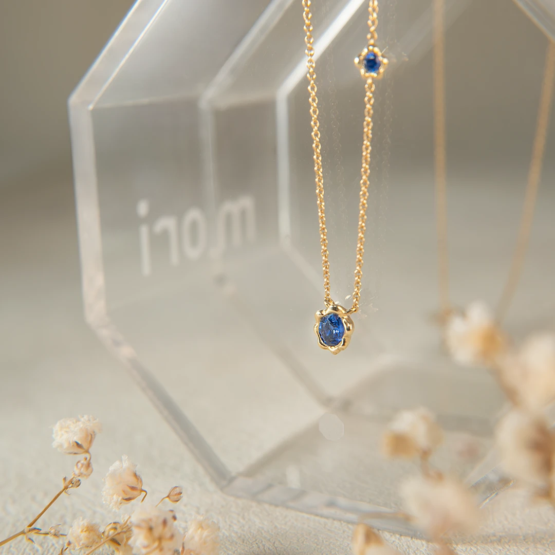 Melted gold blue sapphire necklace